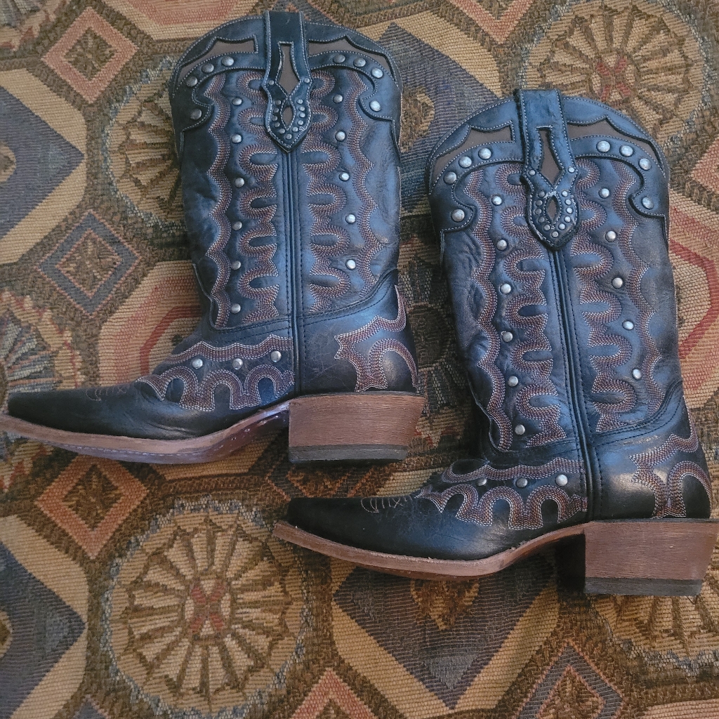 Justin Cowgirl Boots, Leather, Intricately Detailed With Studs Size 7b